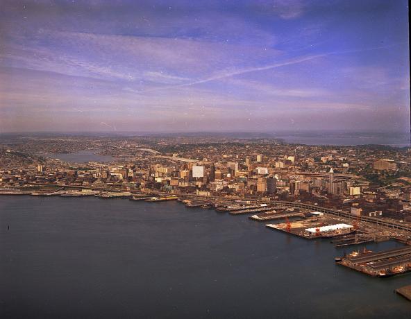 Aerial view of waterfront and downtown Seattle, circa 1968. Photo: Seattle Municipal Archives (CC-BY-2.0) https://commons.wikimedia.org/wiki/File:Aerial_of_waterfront_and_downtown_Seattle,_circa_1968.jpg